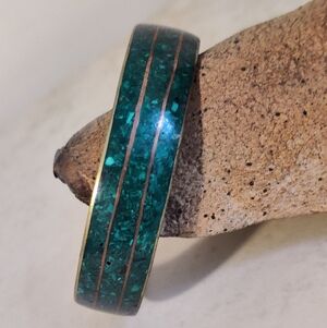 🇨🇦 Vintage brass bangle with malachite